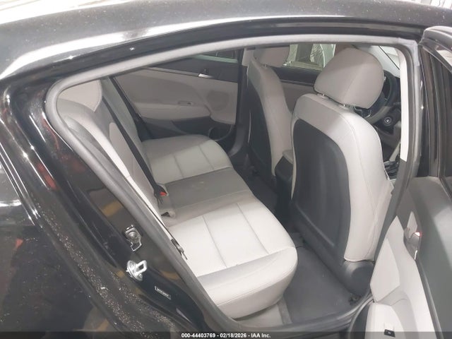 HYUNDAI ELANTRA SE - 8