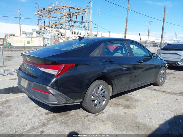 HYUNDAI ELANTRA SEL - 4