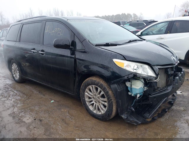 2015 TOYOTA SIENNA XLE 8 PASSENGER