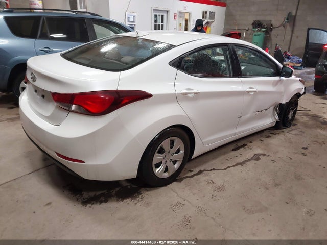 HYUNDAI ELANTRA SE - 4