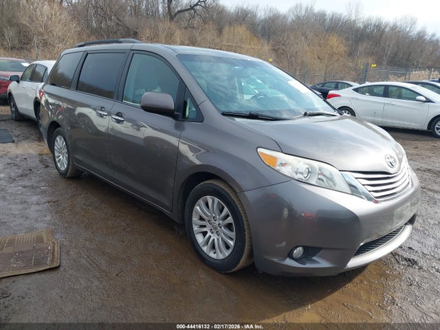2015 TOYOTA SIENNA XLE 8 PASSENGER