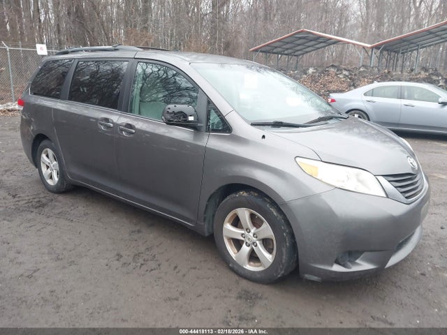 2011 TOYOTA SIENNA LE V6
