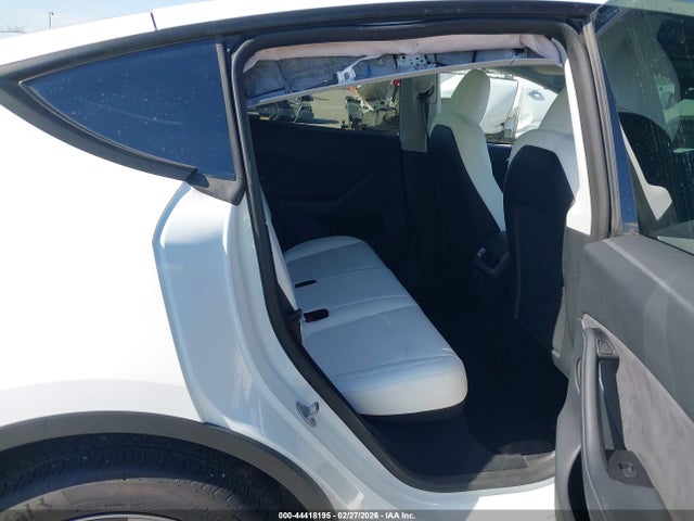 2023 TESLA MODEL Y 8