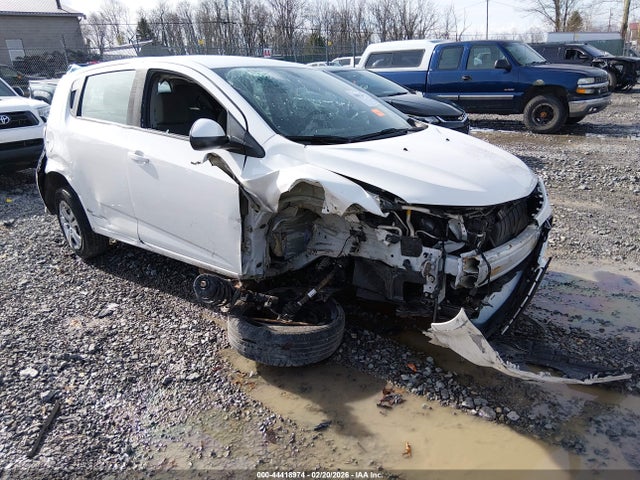 2017 Chevrolet SONIC LT AUTO 照片 1