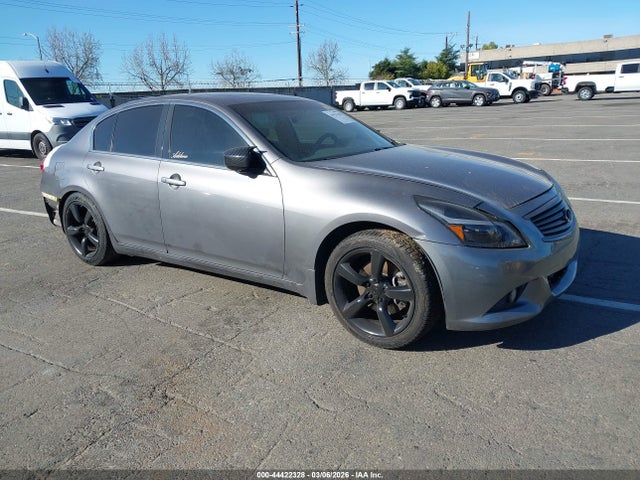 2013 INFINITI G37 JOURNEY