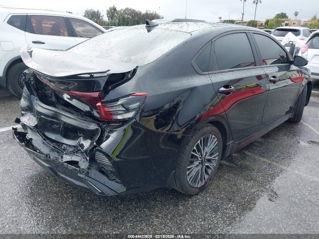 KIA FORTE GT-LINE - 4