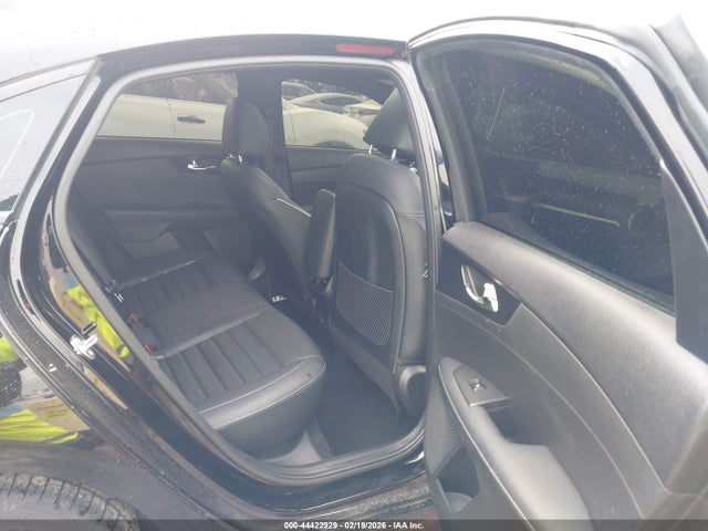 KIA FORTE GT-LINE - 8