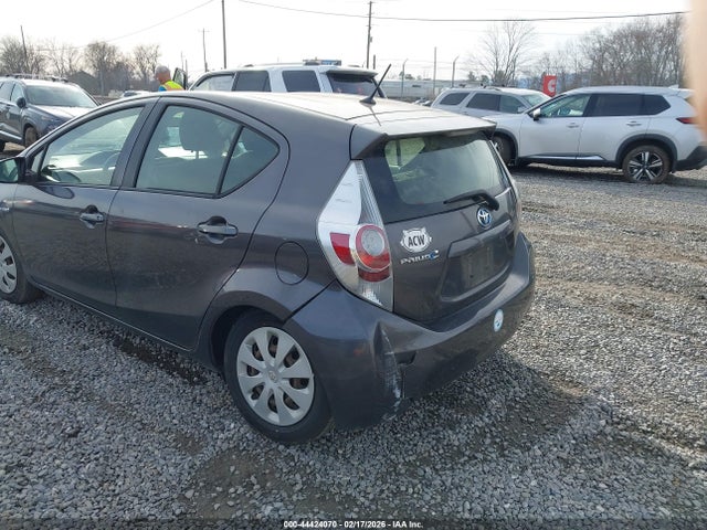 TOYOTA PRIUS C - 3
