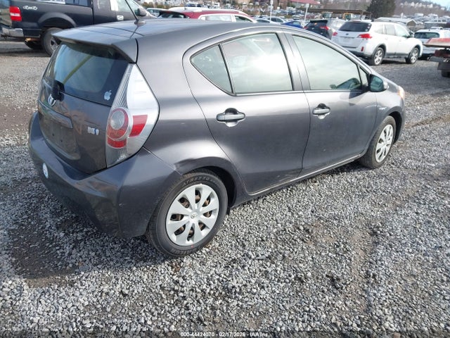 TOYOTA PRIUS C - 4