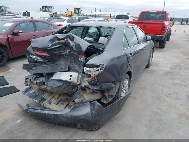 TOYOTA CAMRY - 4