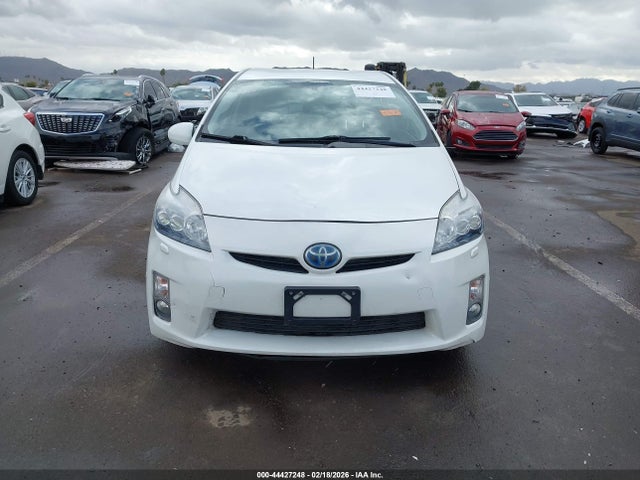 2010 Toyota PRIUS V — миниатюра 12