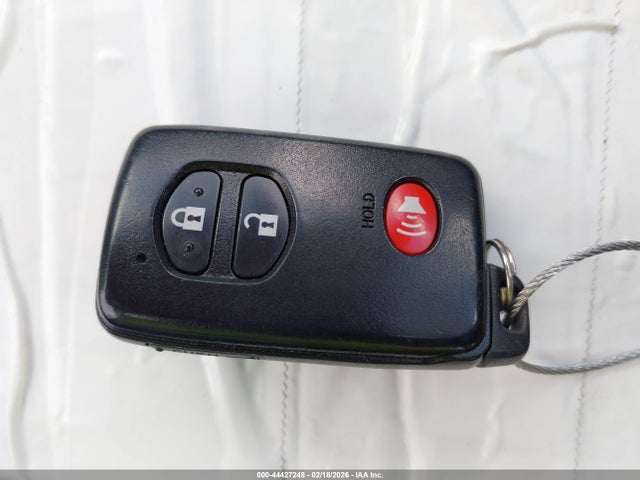 2010 Toyota PRIUS V — миниатюра 11