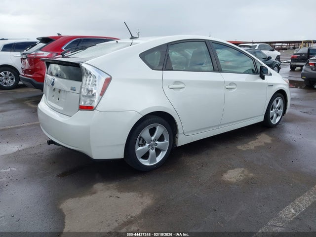 2010 Toyota PRIUS V photo 4