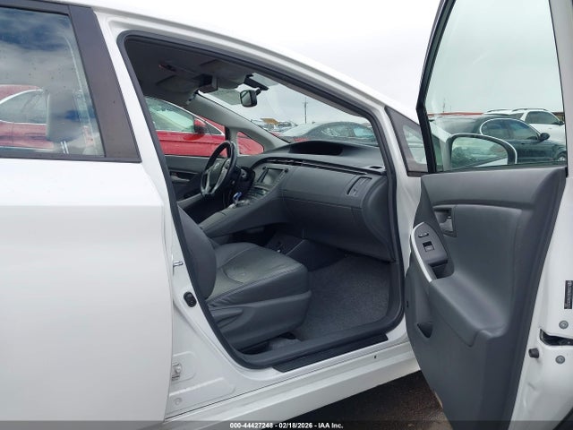 2010 Toyota PRIUS V photo 5