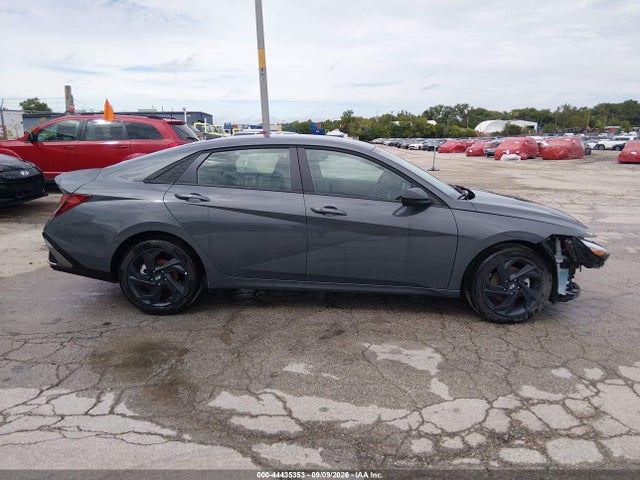 صورة 13 لـ 2026 Hyundai ELANTRA SEL SPORT