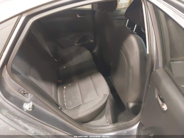 HYUNDAI ACCENT SE - 8