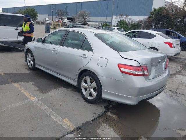 2010 Toyota CAMRY SE — фото 3