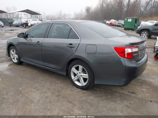 TOYOTA CAMRY - 3