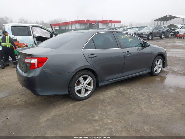 TOYOTA CAMRY - 4