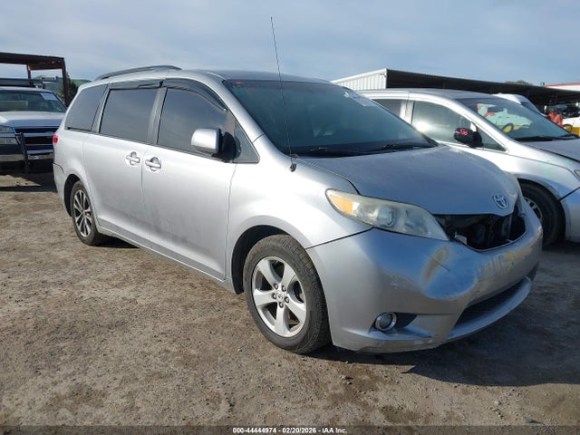 2011 TOYOTA SIENNA LE V6