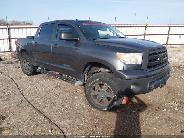 TOYOTA TUNDRA - 1