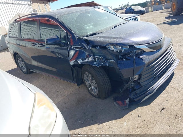 2022 TOYOTA SIENNA LE