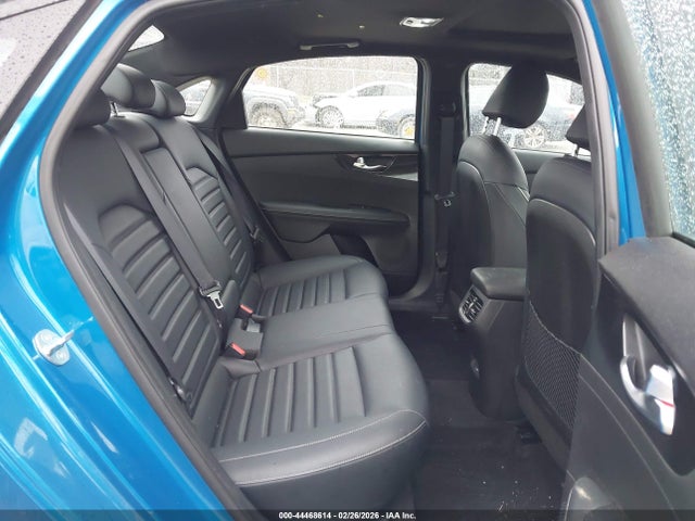 KIA FORTE GT-LINE - 8