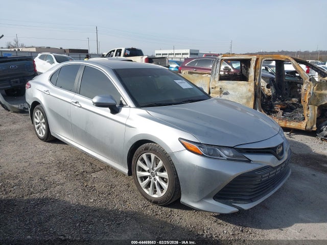 TOYOTA CAMRY - 1