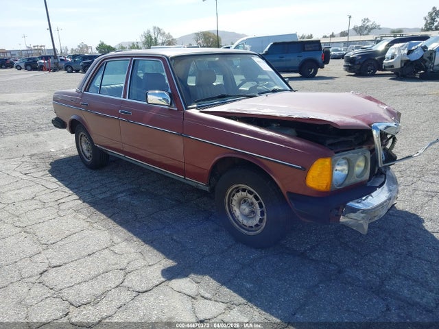 1983 MERCEDES-BENZ 300 DT