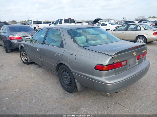 TOYOTA CAMRY - 3