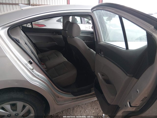 HYUNDAI ELANTRA SE - 8