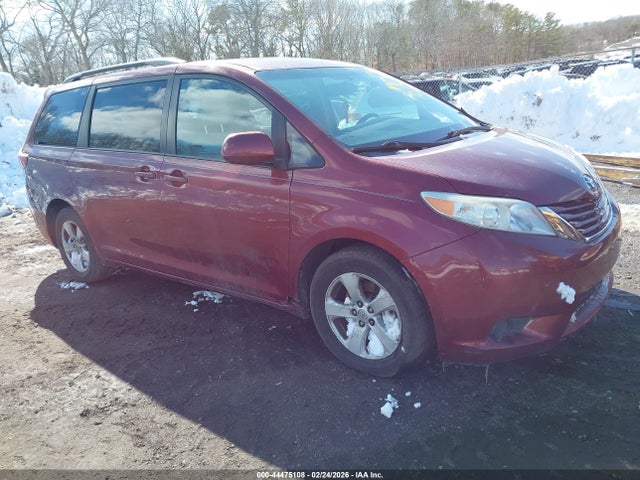 2015 TOYOTA SIENNA LE 8 PASSENGER