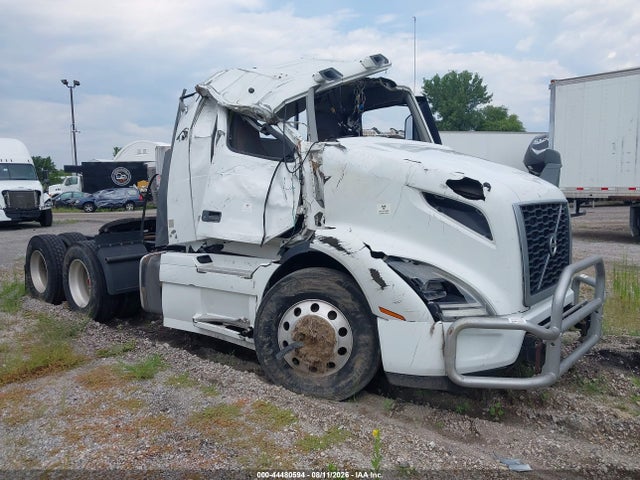 2020 VOLVO VN 