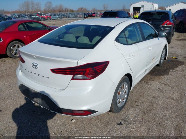 HYUNDAI ELANTRA SE - 4