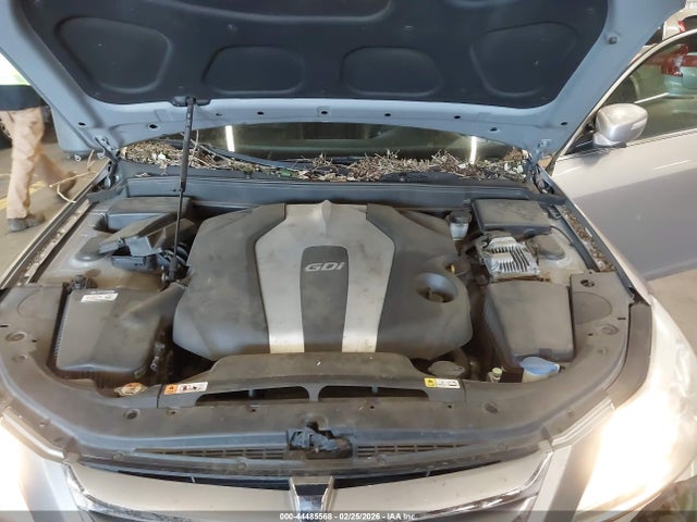 HYUNDAI GENESIS 3.8 - 10