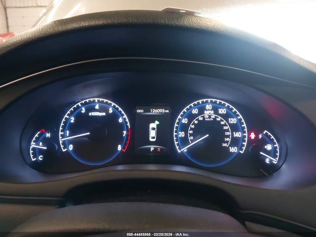 HYUNDAI GENESIS 3.8 - 7