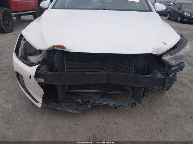 HYUNDAI ELANTRA VALUE EDITION - 6