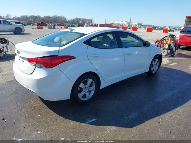 HYUNDAI ELANTRA GLS - 4