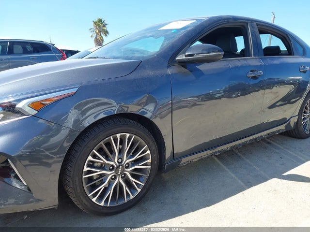 KIA FORTE GT-LINE - 6