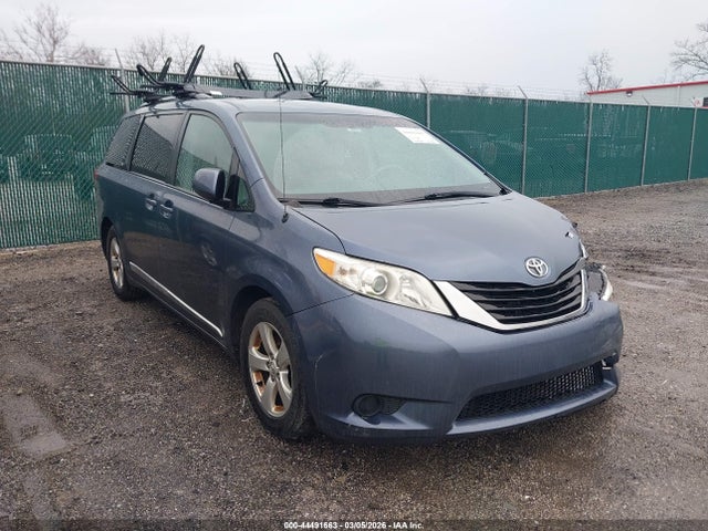 2014 TOYOTA SIENNA LE V6 8 PASSENGER