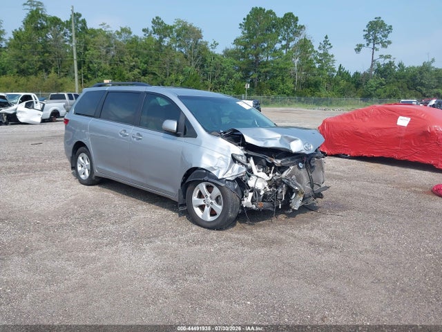 2017 TOYOTA SIENNA LE 8 PASSENGER