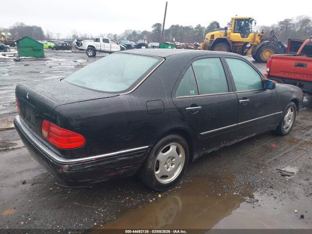 MERCEDES-BENZ E-CLASS - 4