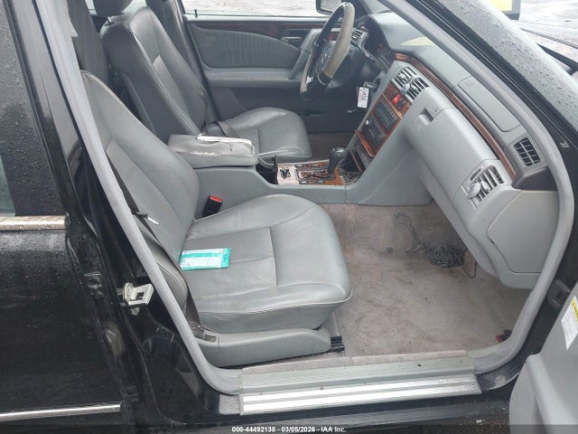 MERCEDES-BENZ E-CLASS - 5