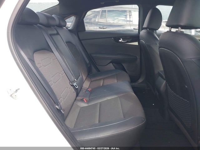 KIA FORTE GT-LINE - 8