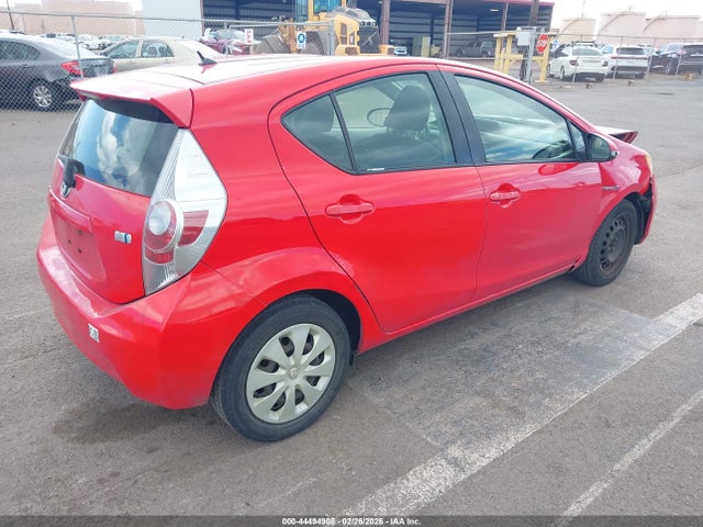 TOYOTA PRIUS C - 4