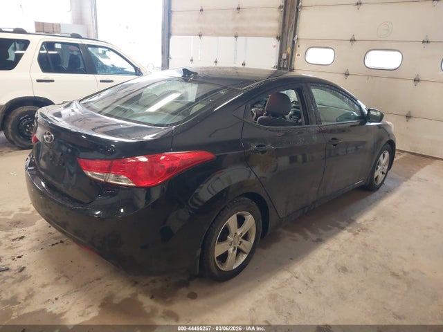 HYUNDAI ELANTRA GLS - 4