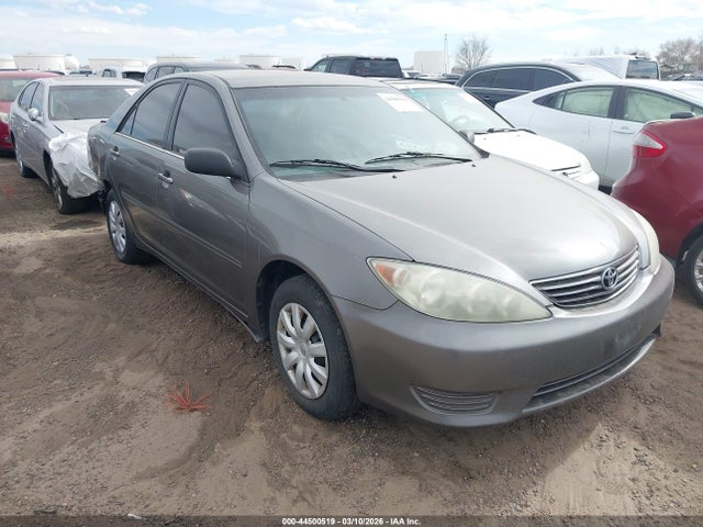 TOYOTA CAMRY - 1