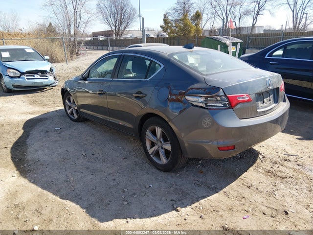 2013 Acura ILX 2.0L 照片 3