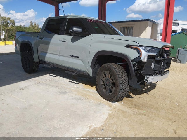 TOYOTA TUNDRA - 1