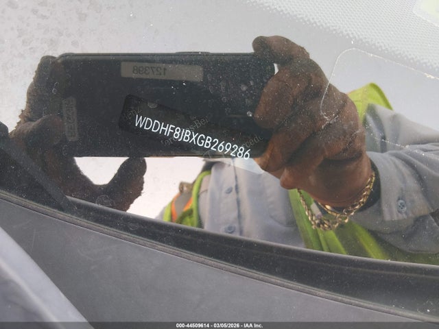 MERCEDES-BENZ E-CLASS - 9